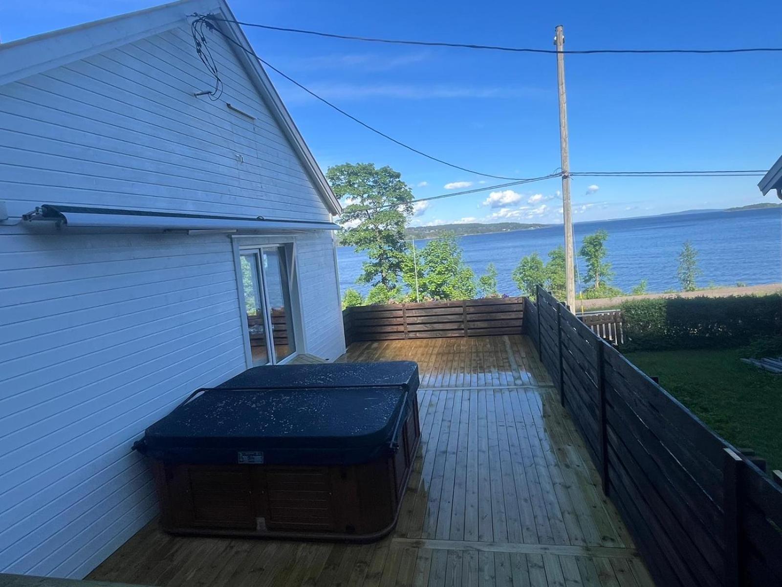 Sea View Sauna And Hot Tube
